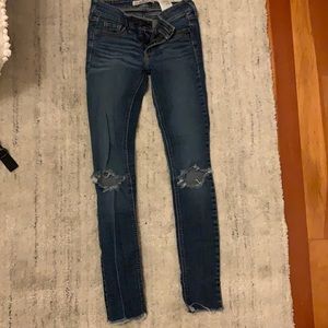 Denim Skinny Ripped Jeans!